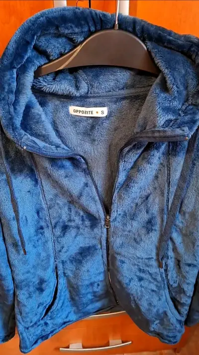 Polerón de felpa azul con capucha talla S - miniatura 2