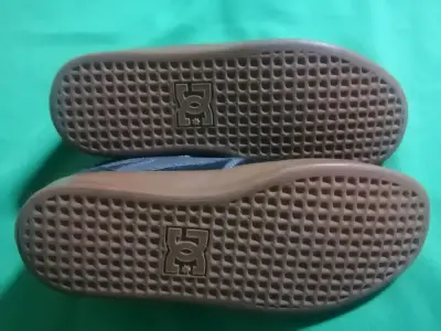 Zapatillas de skate DC negras con suela de goma - miniatura 3