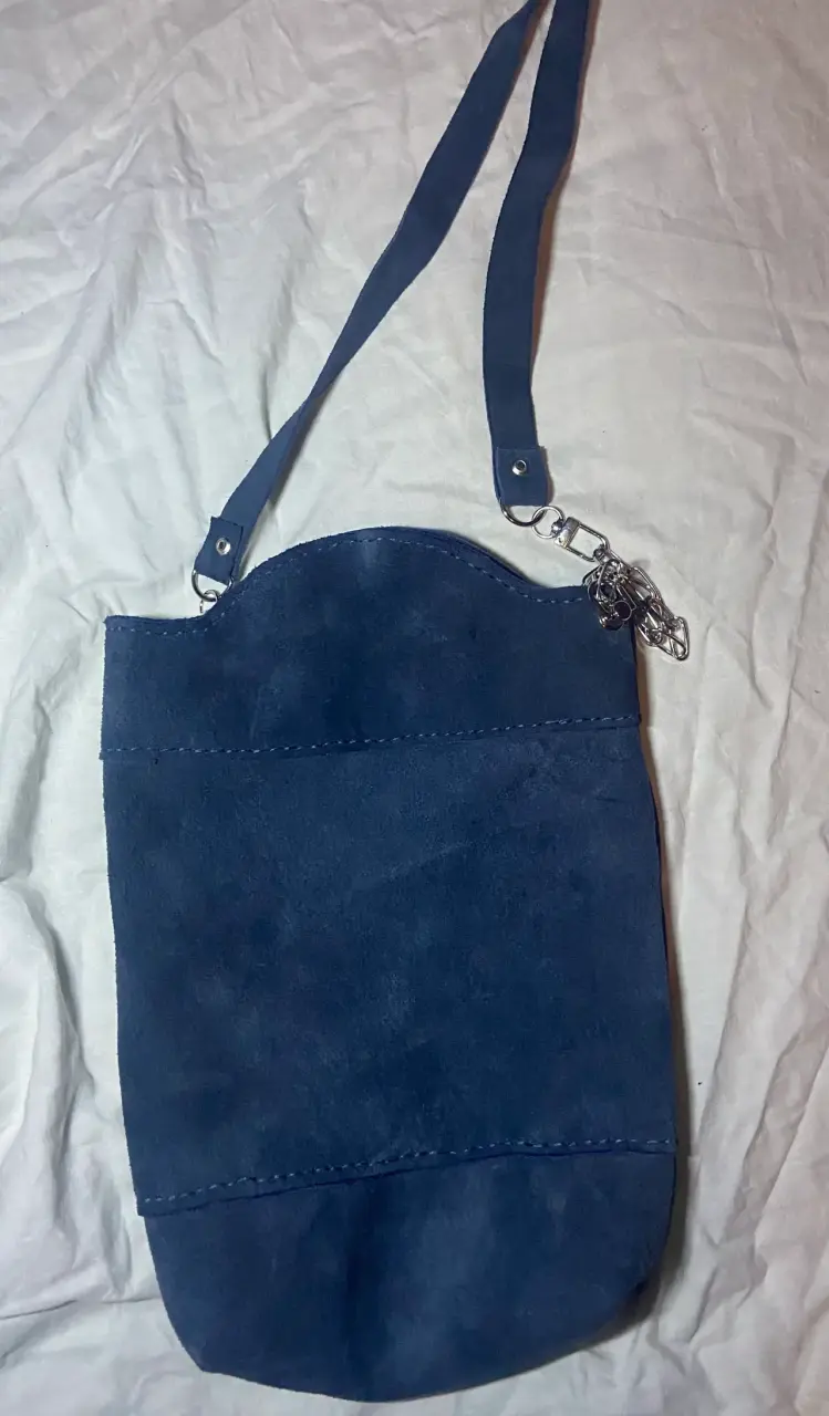 Bolso bandolera de gamuza azul