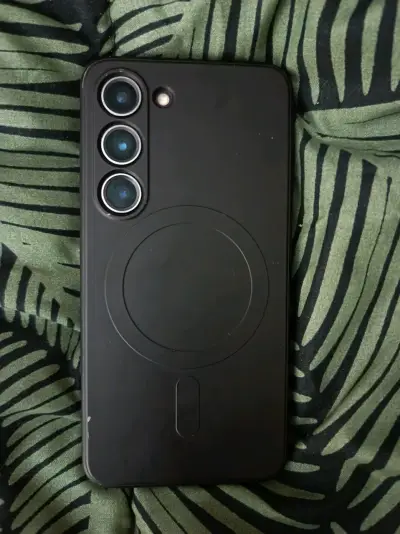 Samsung Galaxy S23 en buen estado - miniatura 3