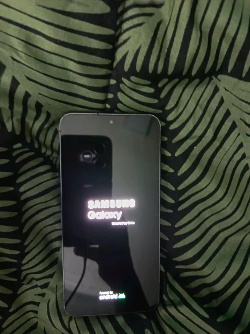 Samsung Galaxy S23 en buen estado - 4