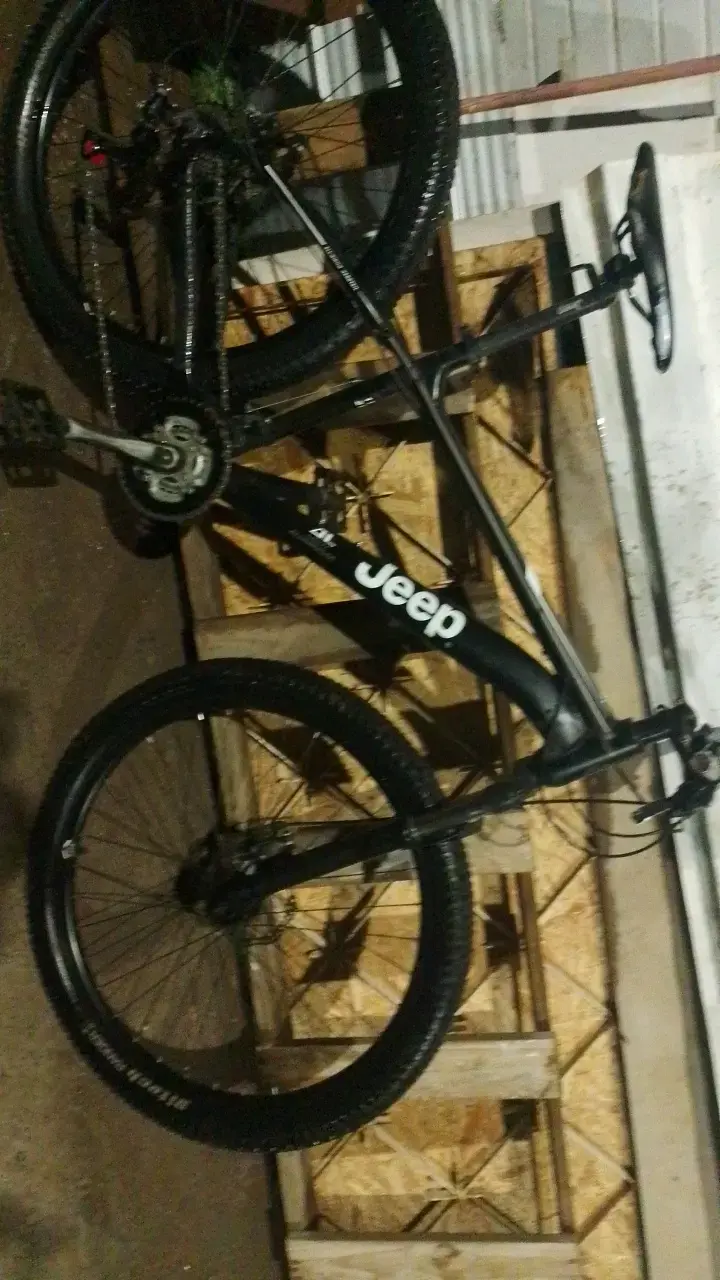 Bicicleta Jeep de montaña negra - 4