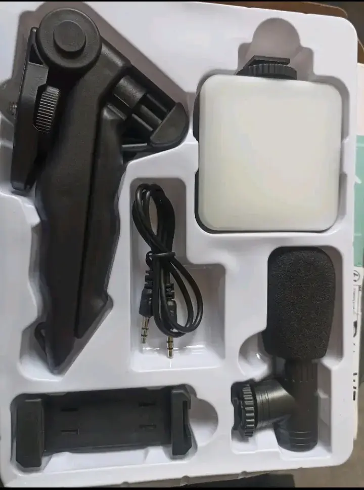 Kit de Vlogging con Micrófono y Luz LED - 6