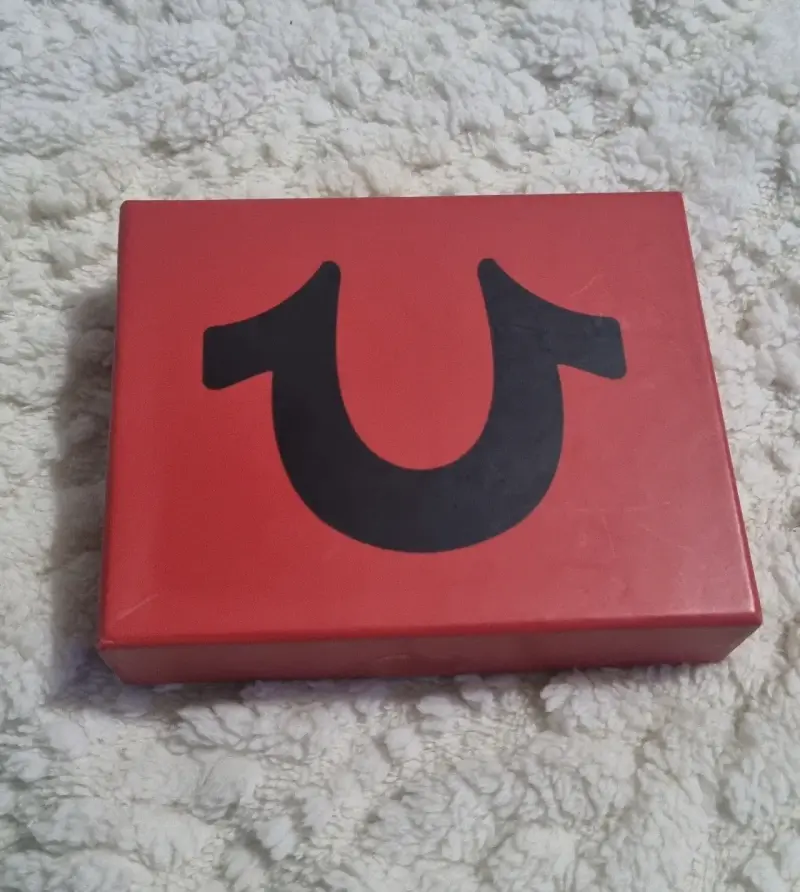 Billetera de cuero negra True Religion con caja - 2