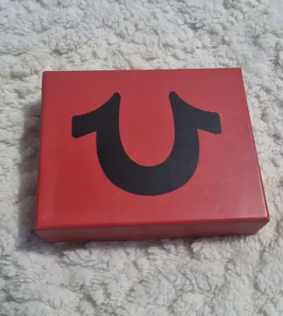 Billetera de cuero negra True Religion con caja - miniatura 2