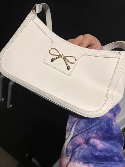 Cartera blanca con lacito - miniatura 1