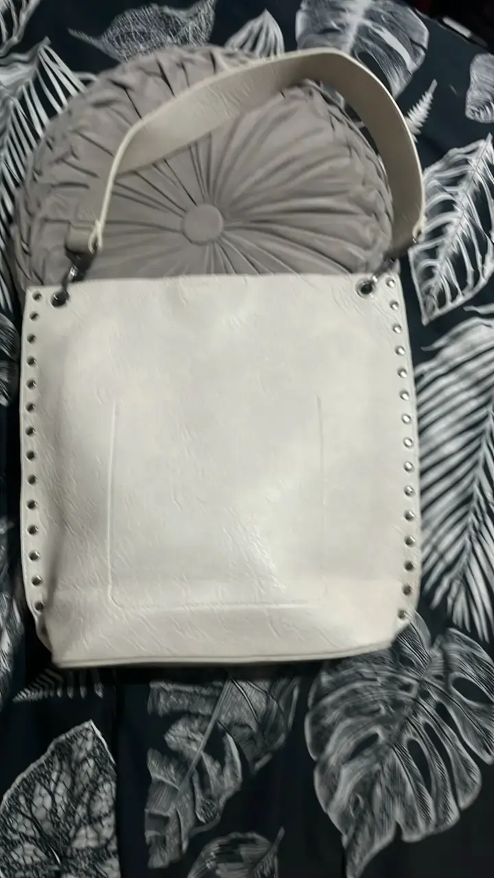 Bolso blanco de cuero sintético con tachas - 2