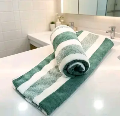 Juego de toallas rayadas verde y blanco - miniatura 2