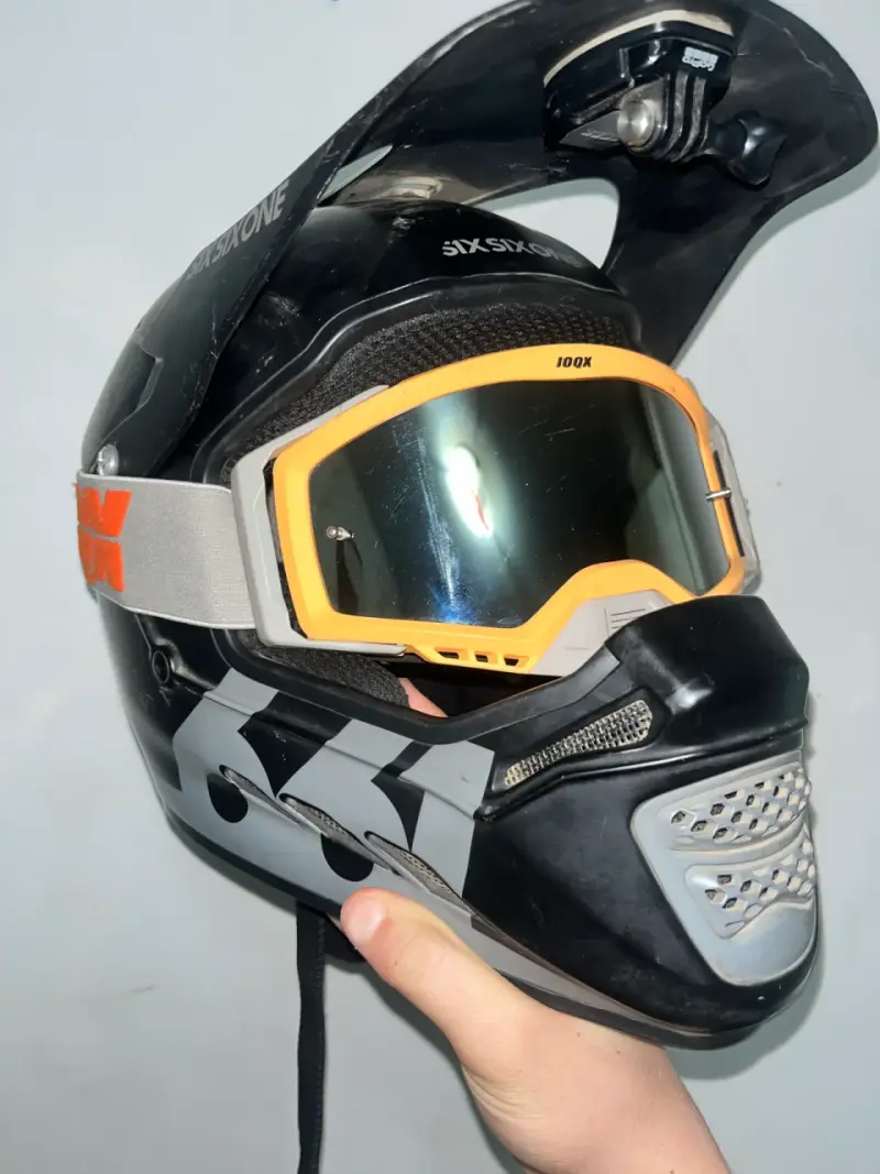 Casco Sixsixone, ideal para motocross o bicicletas