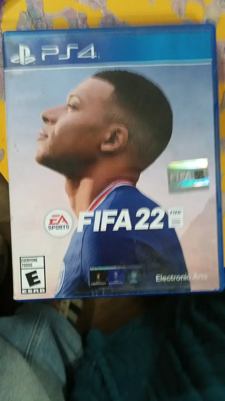 Juego FIFA 22 para PS4 en buen estado - 1