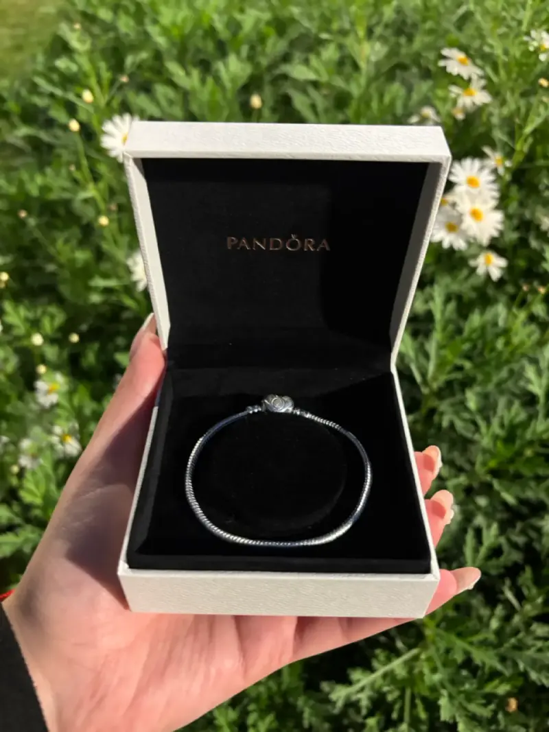 Pulsera de plata Pandora con dije de corazón - 2