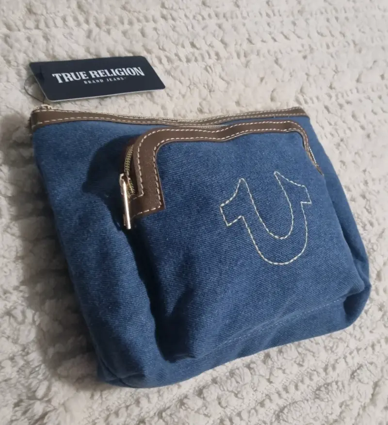 Cosmetiquero True Religion con bolsillo frontal