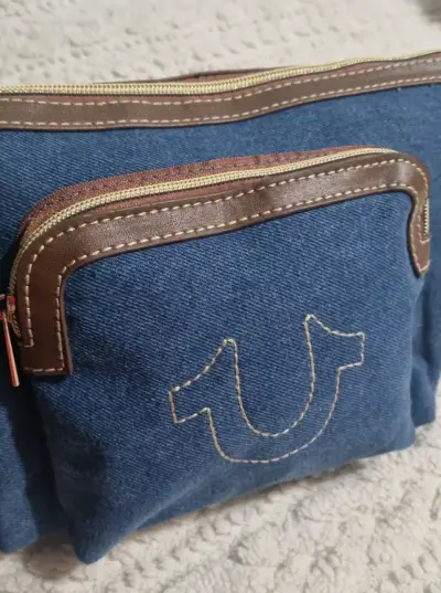 Cosmetiquero True Religion con bolsillo frontal - miniatura 2