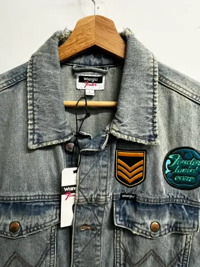 Chaleco de mezclilla Wrangler con parches - miniatura 2