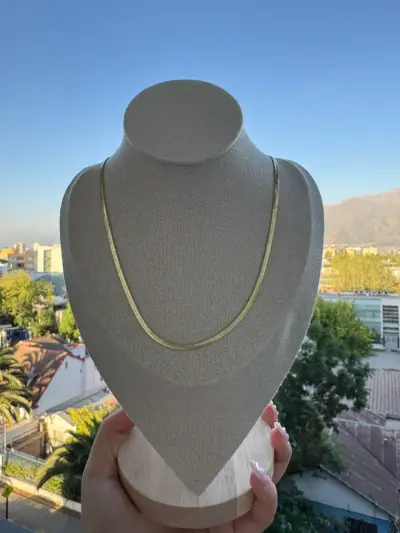 Collar de cadena dorada elegante - miniatura 1