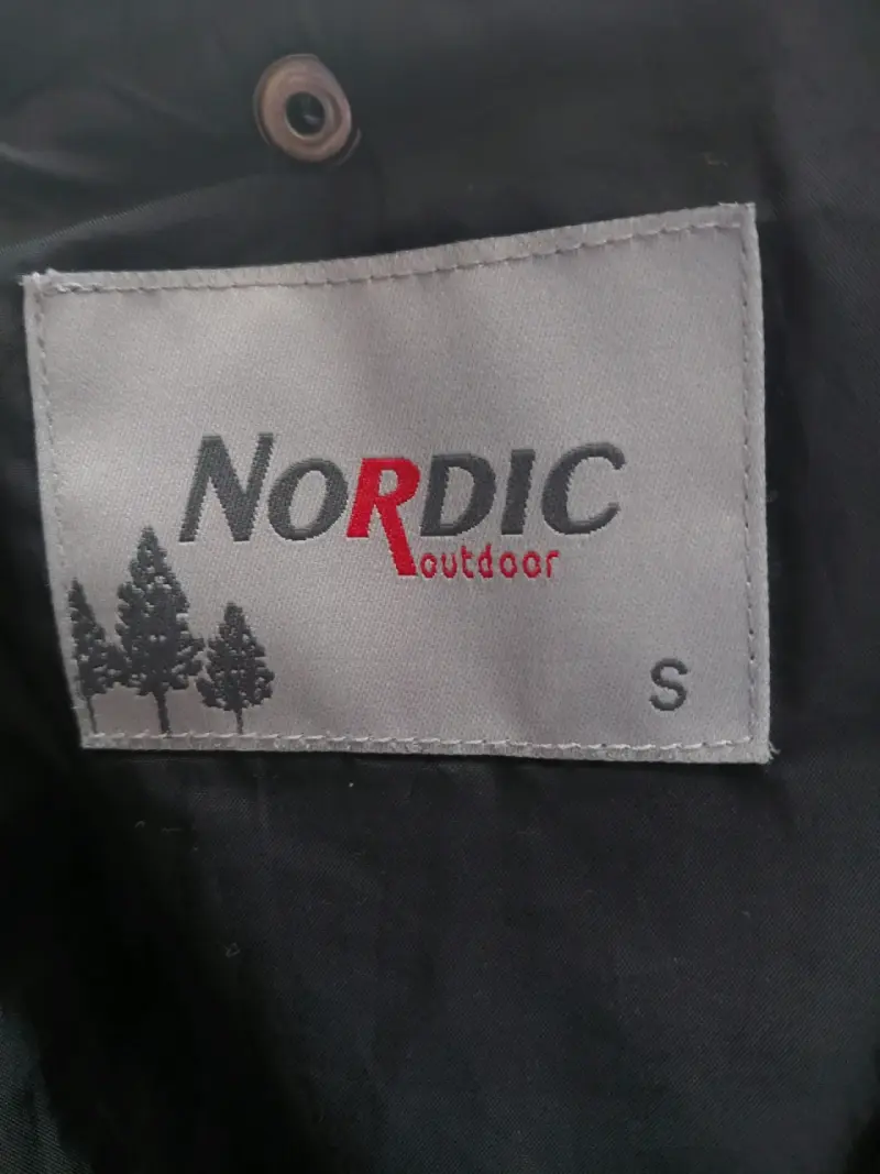 Abrigo negro Nordic Outdoor con capucha - 1