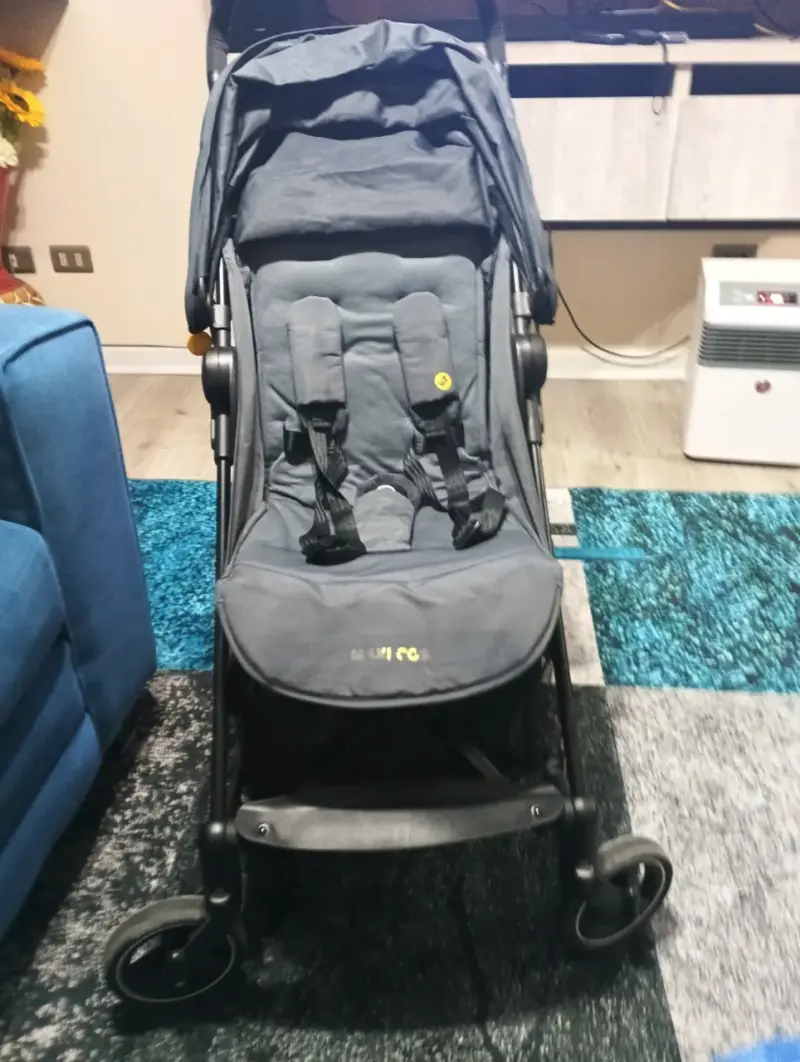 Coche de paseo Momi gris con capota ajustable - 1