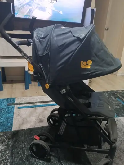 Coche de paseo Momi gris con capota ajustable - miniatura 3