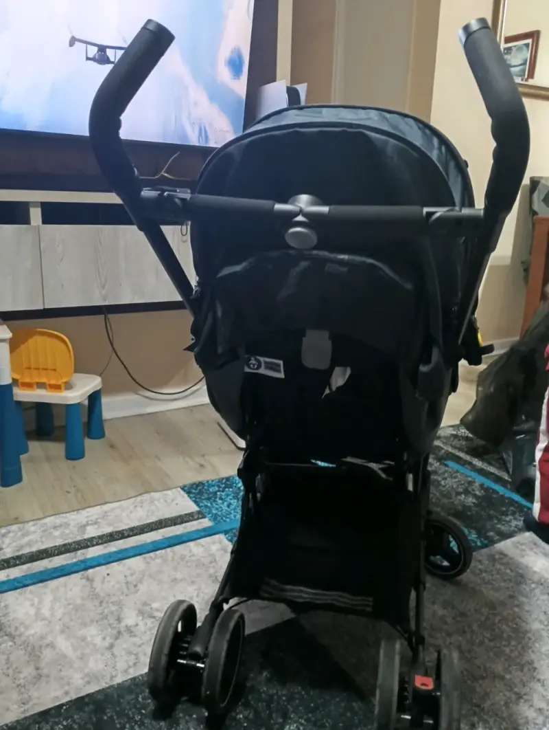 Coche de paseo Momi gris con capota ajustable - 4