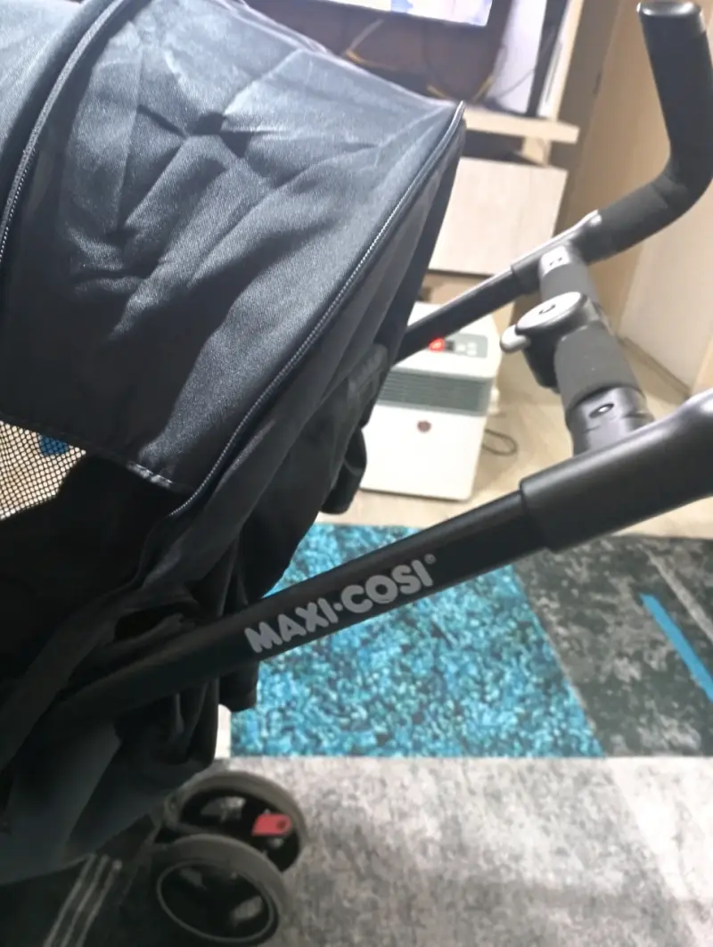 Coche de paseo Momi gris con capota ajustable - 6