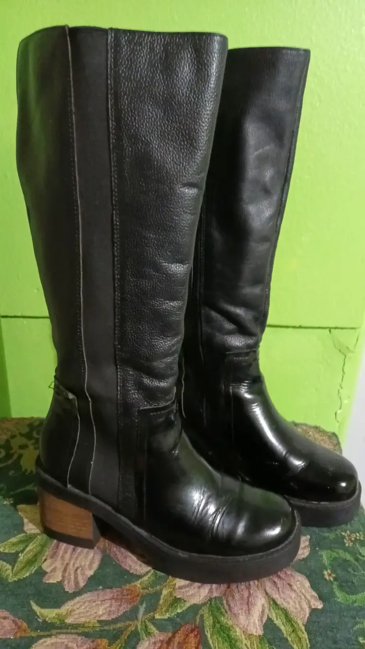 Botas negras de cuero para mujer con tacón - 1