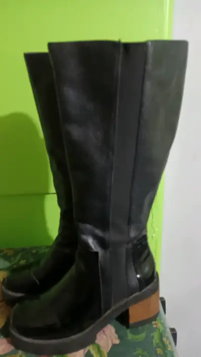 Botas negras de cuero para mujer con tacón - miniatura 2