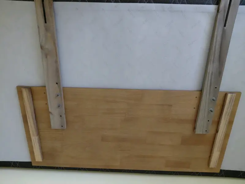 Respaldo de cama de madera con soporte - 1