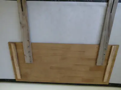 Respaldo de cama de madera con soporte - miniatura 1