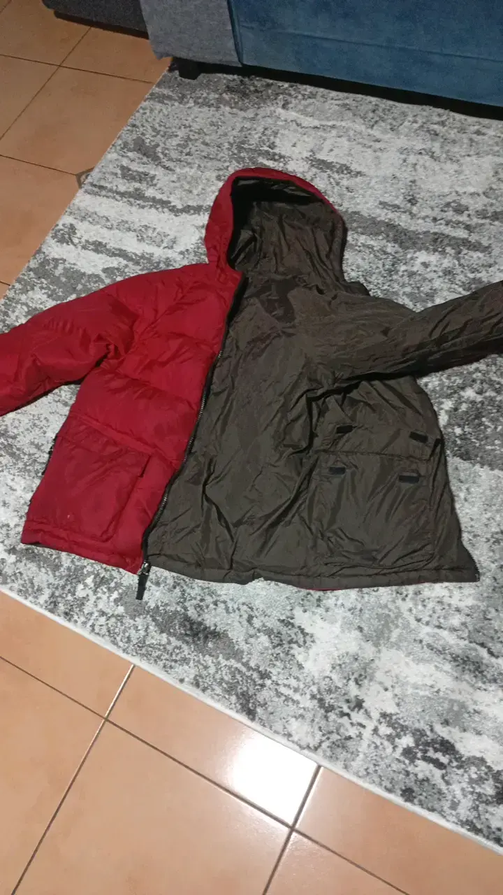 Chaqueta de invierno roja con capucha - 2