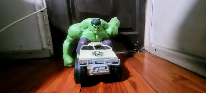Figura de Hulk en vehículo de juguete - 3