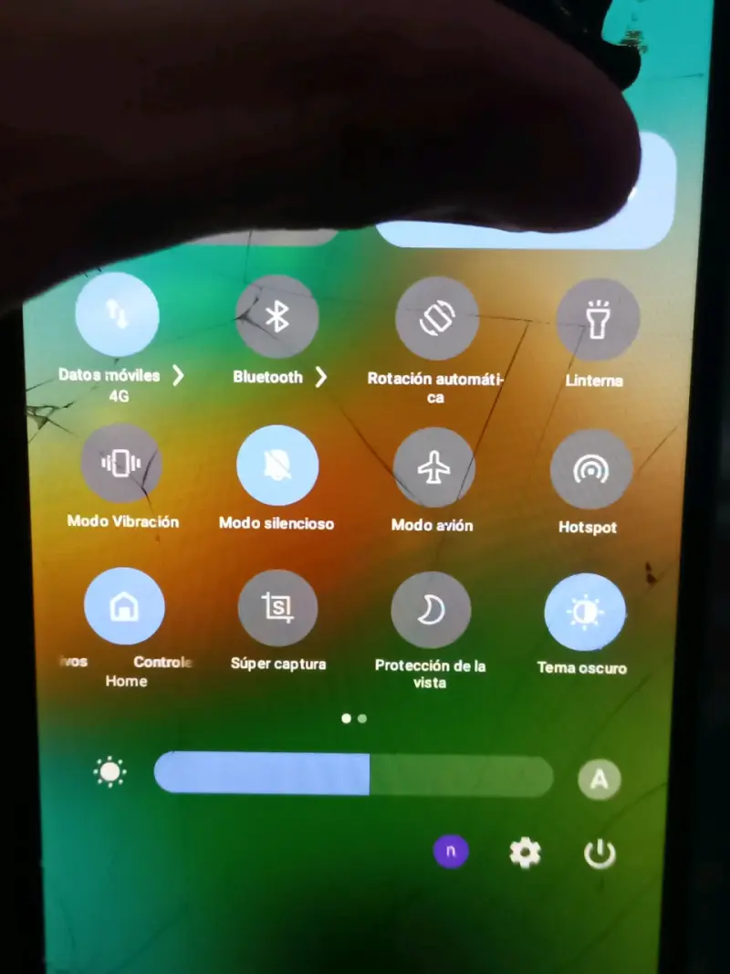 Smartphone Vivo con pantalla rota - 4