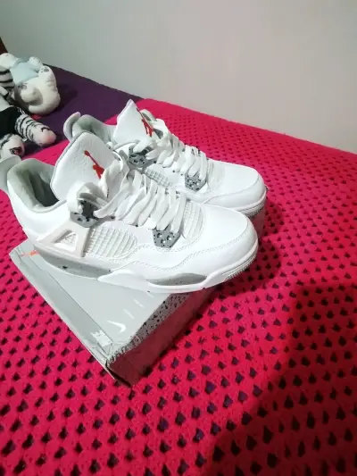 Zapatillas  blancas Jordan retro 4 - miniatura 2