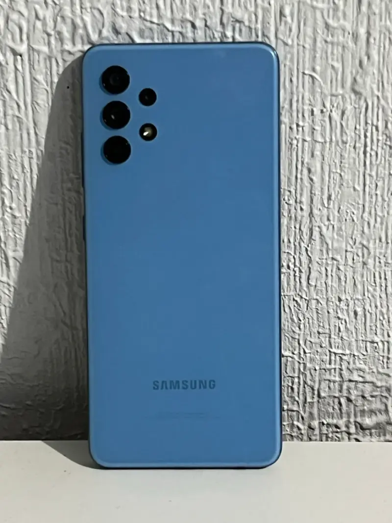 Smartphone Samsung Galaxy A32 azul en buen estado - 3