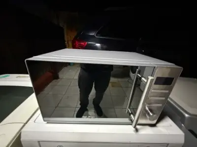 Microondas de acero inoxidable con puerta espejada - miniatura 1