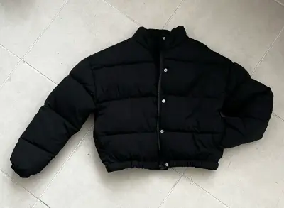 Chaqueta acolchada negra para mujer - miniatura 1