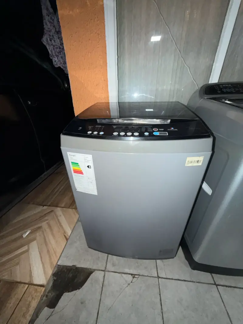 Lavadora automática Midea 16 kg en buen estado - 1