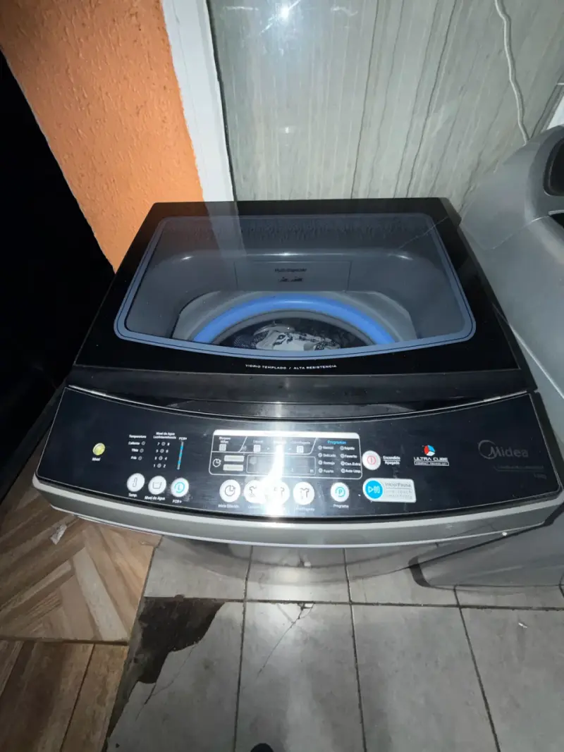 Lavadora automática Midea 16 kg en buen estado - 2