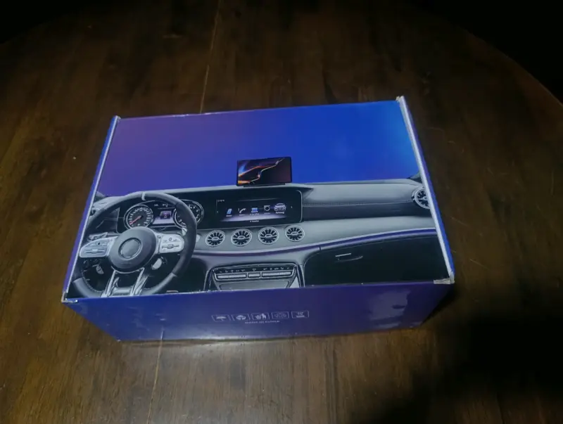 Pantalla táctil para auto con soporte y cables - 1