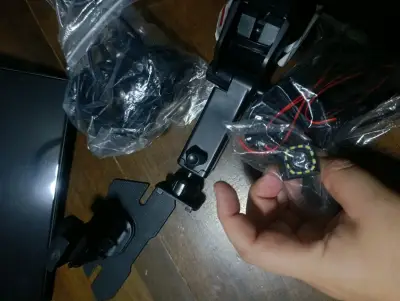 Pantalla táctil para auto con soporte y cables - miniatura 3