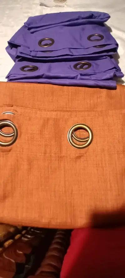 Cortinas de tela con ojales en colores naranja y morado - miniatura 1