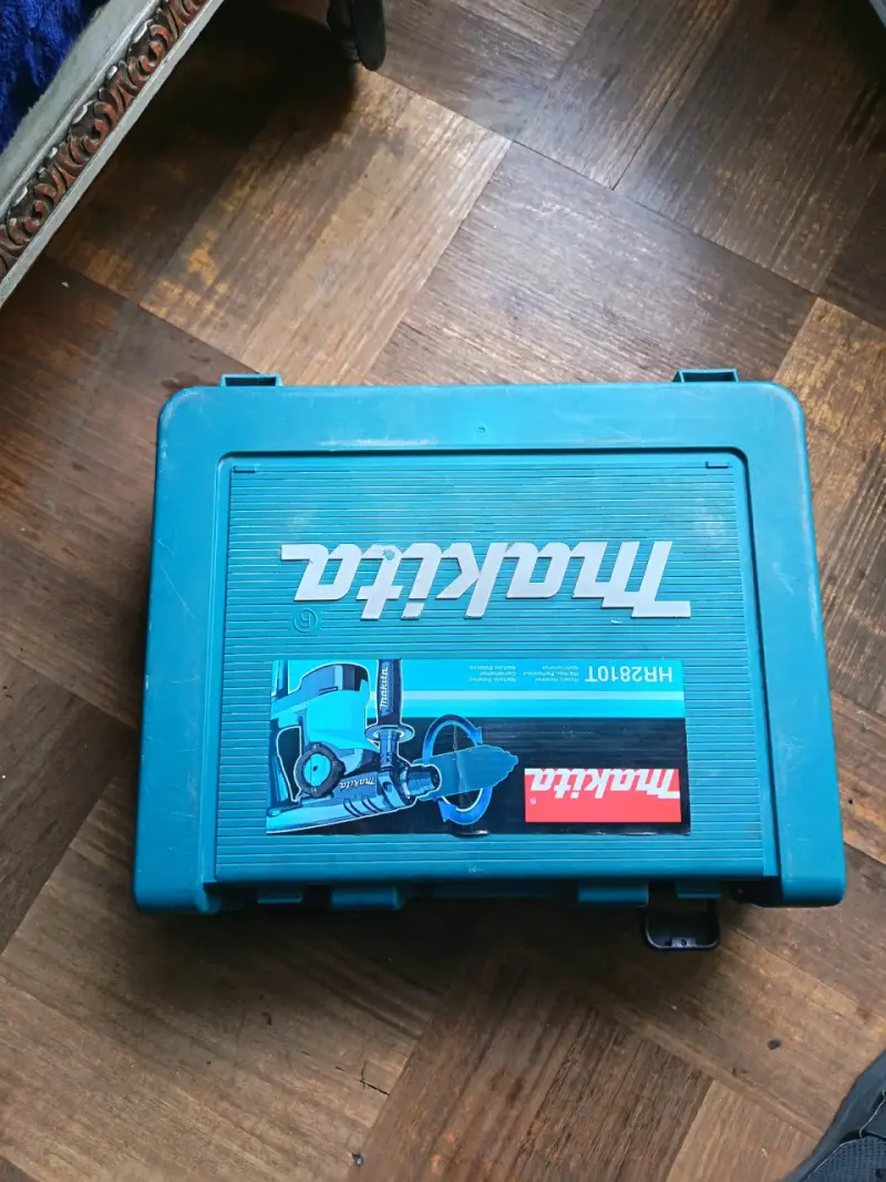 Rotomartillo Makita HR2810T con estuche - 5