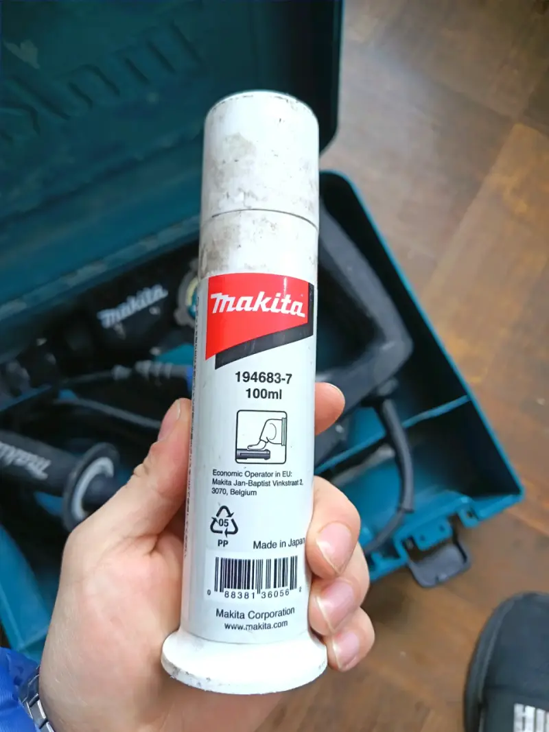 Rotomartillo Makita HR2810T con estuche - 6