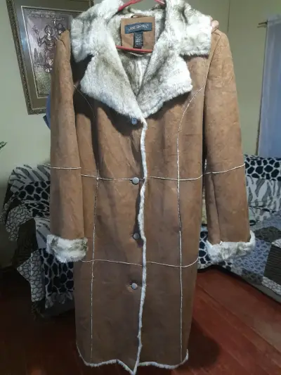 Abrigo gamulan talla L.     Valor $ 20.000 - miniatura 1