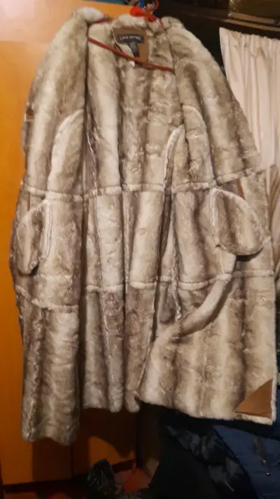 Abrigo gamulan talla L.     Valor $ 20.000 - miniatura 2