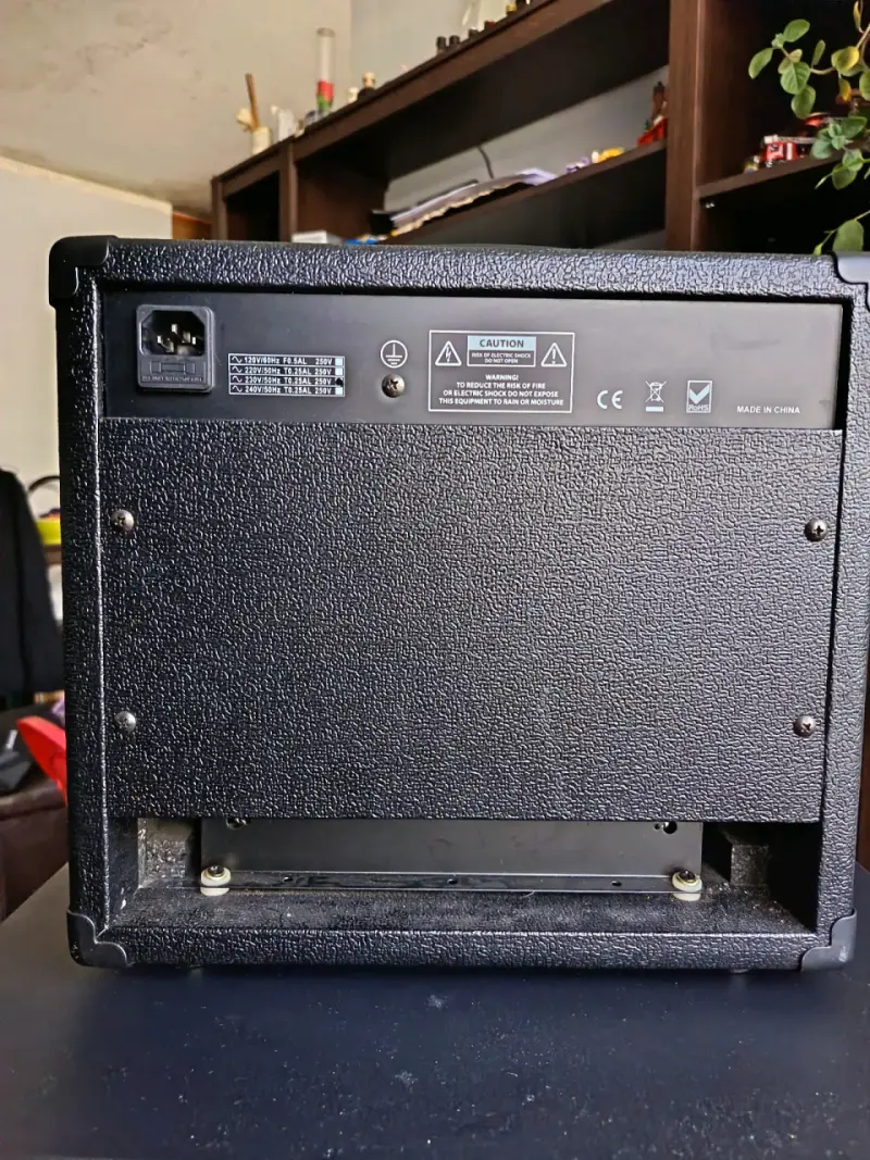 Amplificador de guitarra Creep SO-CRE-V16 - 2