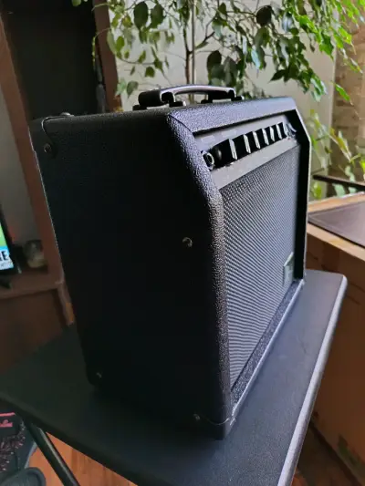 Amplificador de guitarra Creep SO-CRE-V16 - miniatura 3