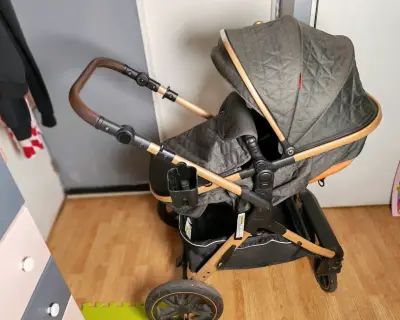 Coche de bebé plegable con manillar ajustable - miniatura 1