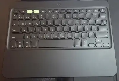 Funda con teclado Zagg Pro Keys 2 para iPad Air - miniatura 4