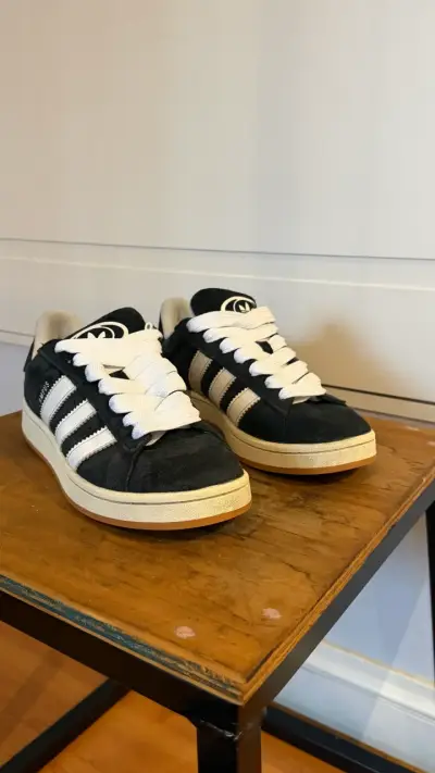 Zapatillas Adidas Campus 00s negras y blancas - miniatura 1