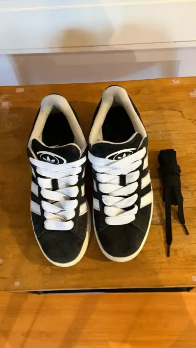 Zapatillas Adidas Campus 00s negras y blancas - miniatura 4